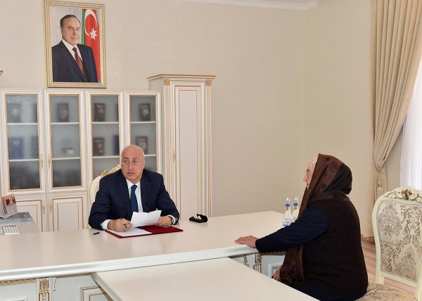 Sumqayıtın icra başçısından məmurlara tapşırıq: vətəndaşların problemləri həll edilsin - FOTOLAR