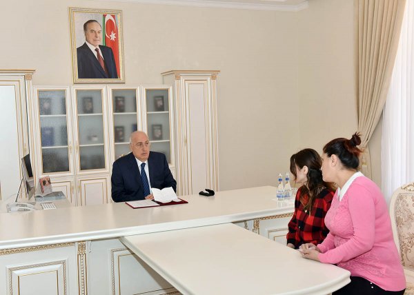 Sumqayıtın icra başçısından məmurlara tapşırıq: vətəndaşların problemləri həll edilsin - FOTOLAR