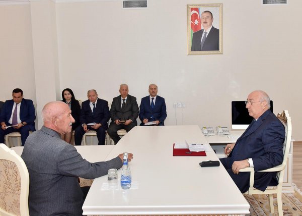 Sumqayıtın icra başçısından məmurlara tapşırıq: vətəndaşların problemləri həll edilsin - FOTOLAR