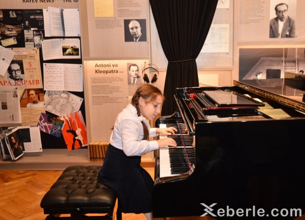 Musiqi məktəbinin kollektivi Qara Qarayevin ev-muzeyində olub - FOTOLAR Musiqi məktəbinin kollektivi Qara Qarayevin ev-muzeyində olub - FOTOLAR
