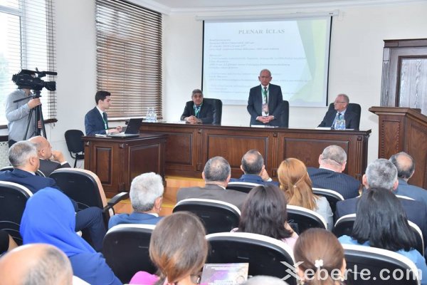 Sumqayıtda biologiyanın müasir problemləri müzakirə olundu - FOTOLAR