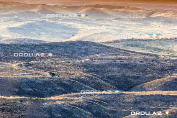 Lələtəpədən düşmən mövqelərinə baxış - FOTOLAR Lələtəpədən düşmən mövqelərinə baxış - FOTOLAR