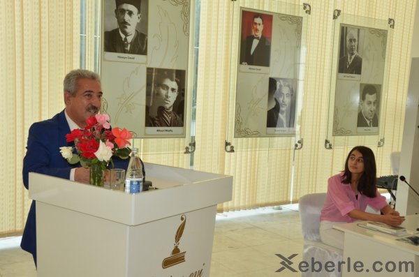 Sumqayıtda məktəbli povest yazdı: “Femidanın gözləri” - FOTOLAR Sumqayıtda məktəbli povest yazdı: “Femidanın gözləri” - FOTOLAR