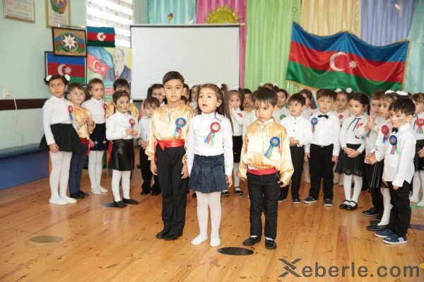 Sumqayıtda uşaq bağçasında Dövlət Bayrağı Günü qeyd olunub - FOTOLAR