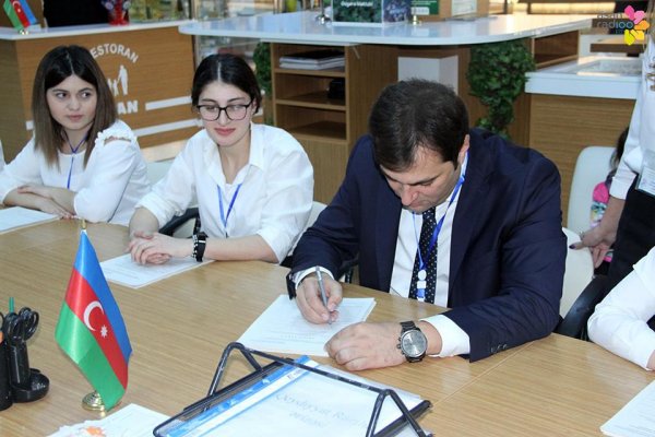 Emin Musavi Sumqayıtda könüllü oldu - FOTOLAR Emin Musavi Sumqayıtda könüllü oldu - FOTOLAR
