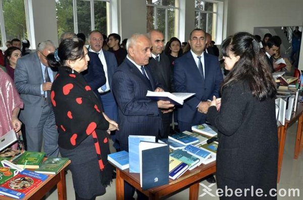 Sumqayıt universitetində səyyar kitab sərgisi açılıb - FOTO