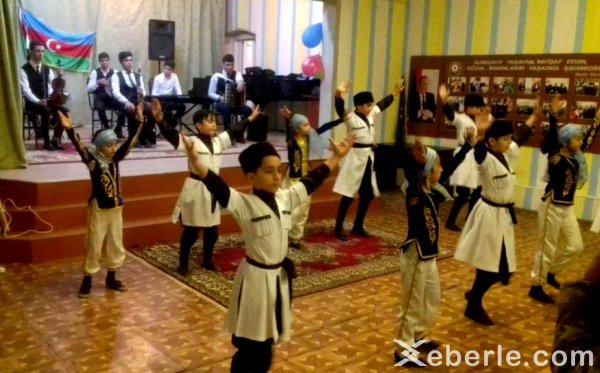 Sumqayıt Regional Mədəniyyət idarəsinin tabe müəssisələrində Bayraq Günü münasibətilə silsilə tədbirlər keçirilib - FOTOLAR Sumqayıt Regional Mədəniyyət idarəsinin tabe müəssisələrində Bayraq Günü münasibətilə silsilə tədbirlər keçirilib - FOTOLAR