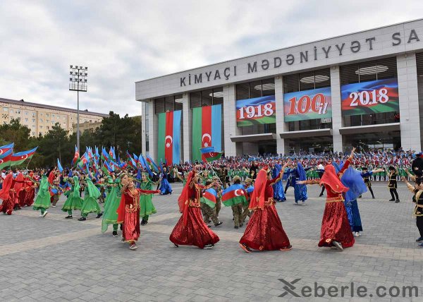 Sumqayıtda möhtəşəm bayraq bayramı – FOTOLAR