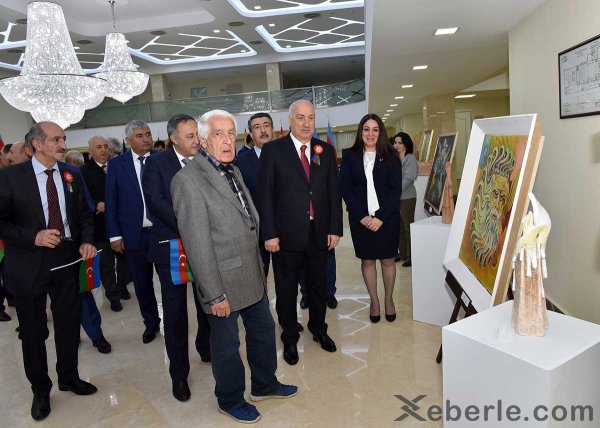 Sumqayıtda möhtəşəm bayraq bayramı – FOTOLAR