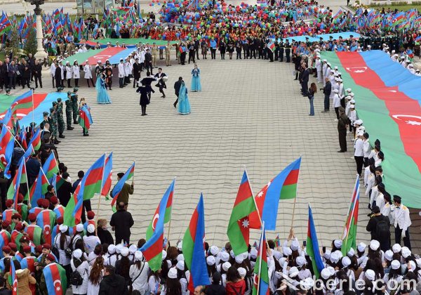 Sumqayıtda möhtəşəm bayraq bayramı – FOTOLAR