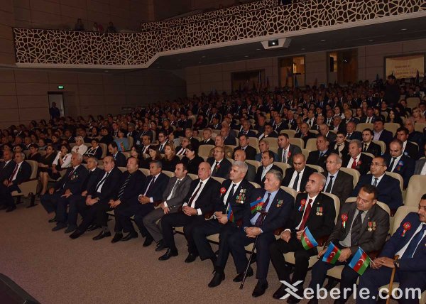Sumqayıtda möhtəşəm bayraq bayramı – FOTOLAR