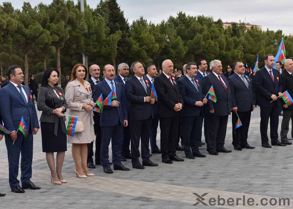 Sumqayıtda möhtəşəm bayraq bayramı – FOTOLAR