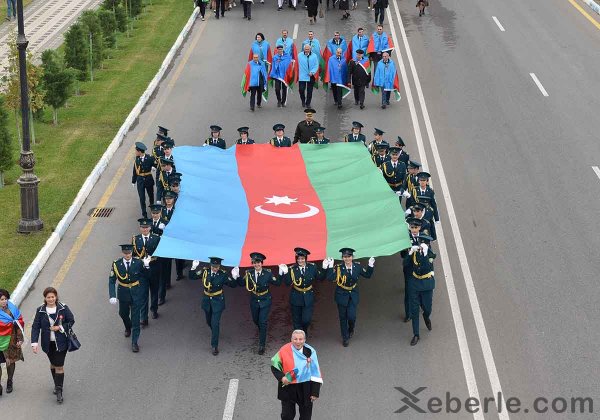 Sumqayıtda möhtəşəm bayraq bayramı – FOTOLAR