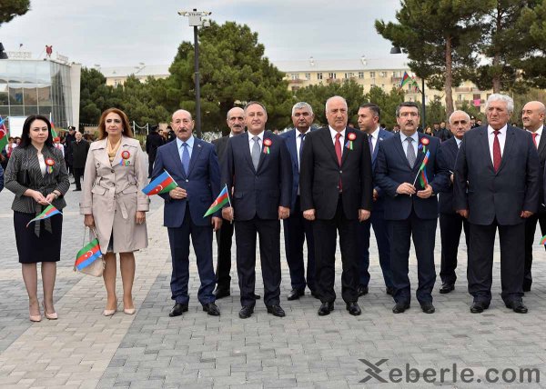 Sumqayıtda möhtəşəm bayraq bayramı – FOTOLAR
