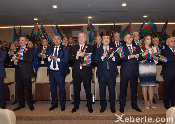 Sumqayıtda möhtəşəm bayraq bayramı – FOTOLAR