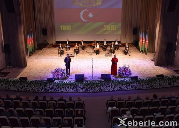 Sumqayıtda möhtəşəm bayraq bayramı – FOTOLAR