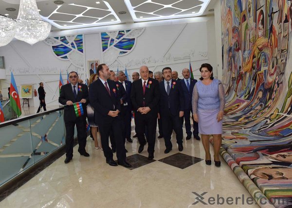 Sumqayıtda möhtəşəm bayraq bayramı – FOTOLAR