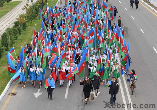 Sumqayıtda möhtəşəm bayraq bayramı – FOTOLAR