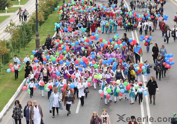 Sumqayıtda möhtəşəm bayraq bayramı – FOTOLAR