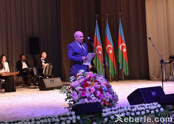 Sumqayıtda möhtəşəm bayraq bayramı – FOTOLAR