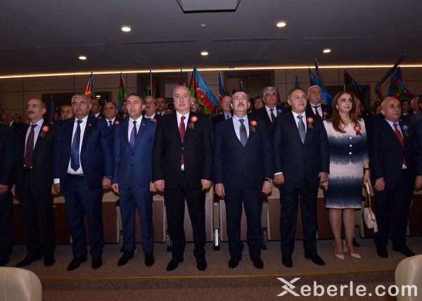 Sumqayıtda möhtəşəm bayraq bayramı – FOTOLAR