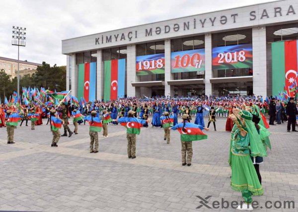 Sumqayıtda möhtəşəm bayraq bayramı – FOTOLAR