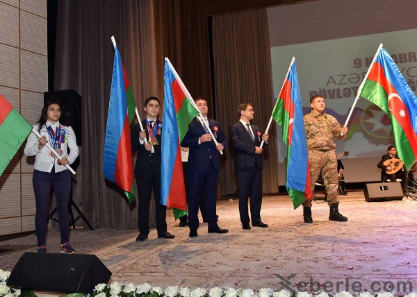 Sumqayıtda möhtəşəm bayraq bayramı – FOTOLAR