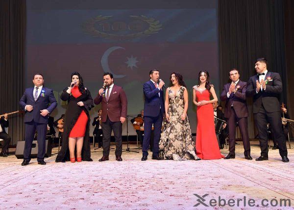 Sumqayıtda möhtəşəm bayraq bayramı – FOTOLAR