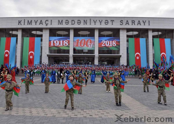 Sumqayıtda möhtəşəm bayraq bayramı – FOTOLAR