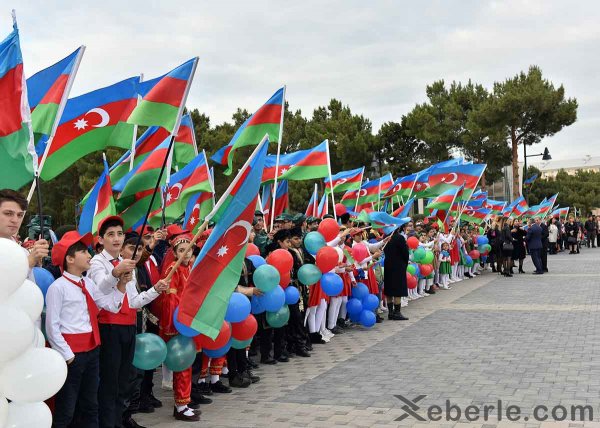 Sumqayıtda möhtəşəm bayraq bayramı – FOTOLAR