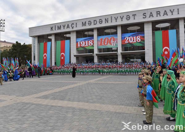 Sumqayıtda möhtəşəm bayraq bayramı – FOTOLAR