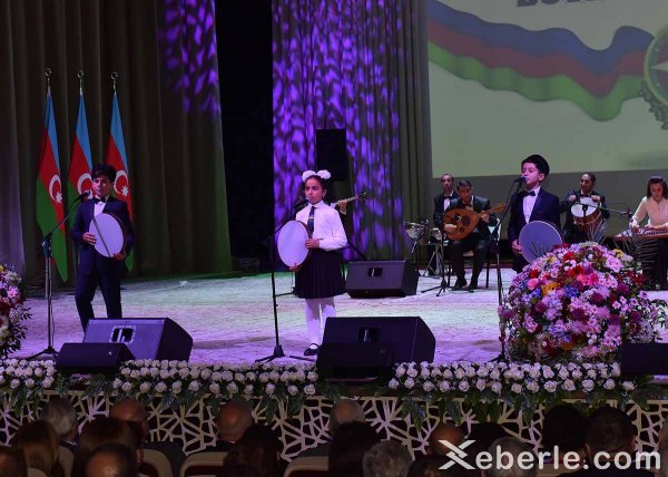 Sumqayıtda möhtəşəm bayraq bayramı – FOTOLAR