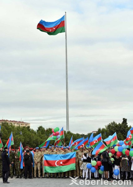 Sumqayıtda möhtəşəm bayraq bayramı – FOTOLAR