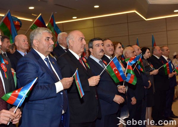 Sumqayıtda möhtəşəm bayraq bayramı – FOTOLAR