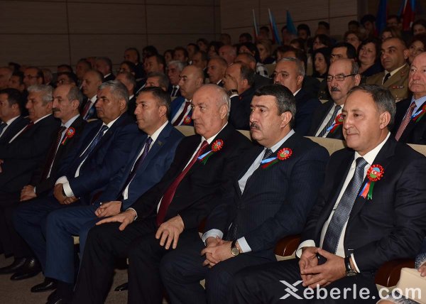 Sumqayıtda möhtəşəm bayraq bayramı – FOTOLAR