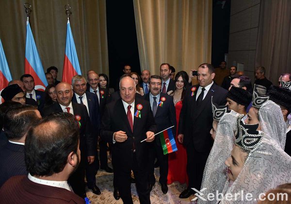Sumqayıtda möhtəşəm bayraq bayramı – FOTOLAR