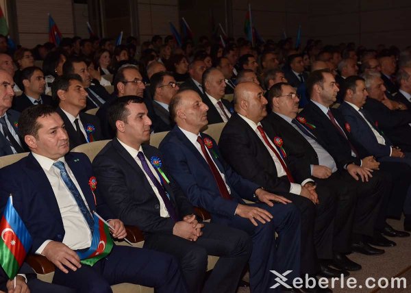 Sumqayıtda möhtəşəm bayraq bayramı – FOTOLAR