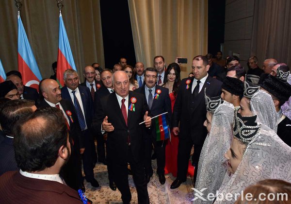 Sumqayıtda möhtəşəm bayraq bayramı – FOTOLAR