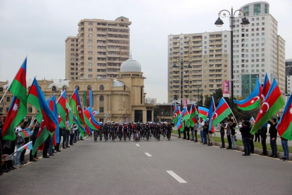 Bakıda veloyürüş: Mədət Quliyev velosiped sürdü (FOTO)