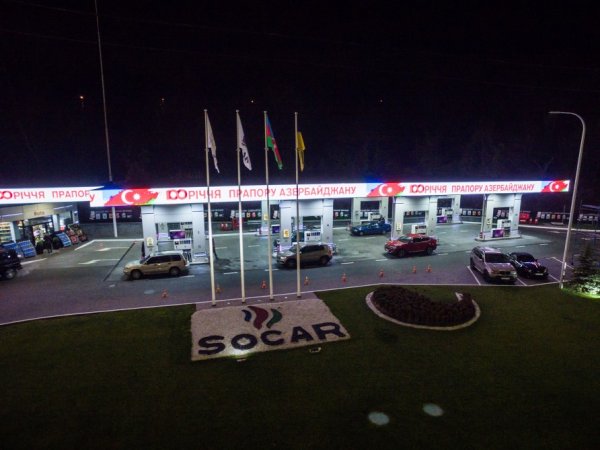 Kiyevdə ən uca göydələndə Azərbaycan bayrağı əks olunub - FOTO