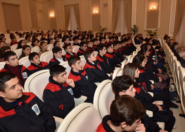 Sumqayıt məktəbliləri Gəncəyə yola salınıb - FOTOLAR