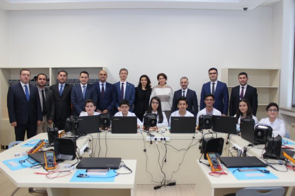 Nazirlik məktəbdə robot texnika laboratoriyası yaratdı - FOTO
