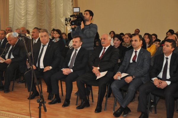 Sumqayıtın idarə rəisi müşavirə keçirdi - FOTOLAR Sumqayıtın idarə rəisi müşavirə keçirdi - FOTOLAR