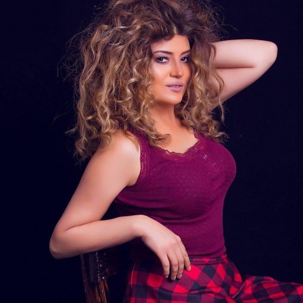 35 yaşlı azərbaycanlı müğənni nənə oldu - FOTO 