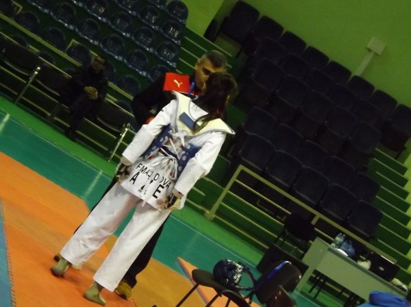 Qələbələri sıralayan yeniyetmə taekvandoçu - FOTOLAR Qələbələri sıralayan yeniyetmə taekvandoçu - FOTOLAR