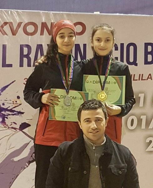 Qələbələri sıralayan yeniyetmə taekvandoçu - FOTOLAR Qələbələri sıralayan yeniyetmə taekvandoçu - FOTOLAR
