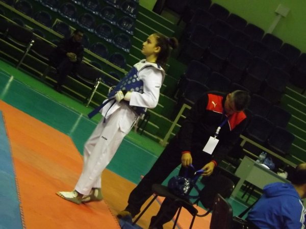 Qələbələri sıralayan yeniyetmə taekvandoçu - FOTOLAR Qələbələri sıralayan yeniyetmə taekvandoçu - FOTOLAR