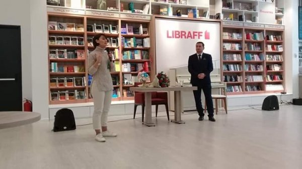 Arzu Qafarlının "5İ uğur düsturu" adlı kitabının imza günü keçirilib - FOTOLAR