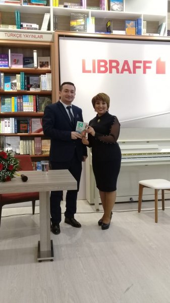 Arzu Qafarlının "5İ uğur düsturu" adlı kitabının imza günü keçirilib - FOTOLAR