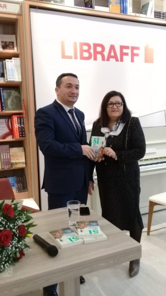 Arzu Qafarlının "5İ uğur düsturu" adlı kitabının imza günü keçirilib - FOTOLAR